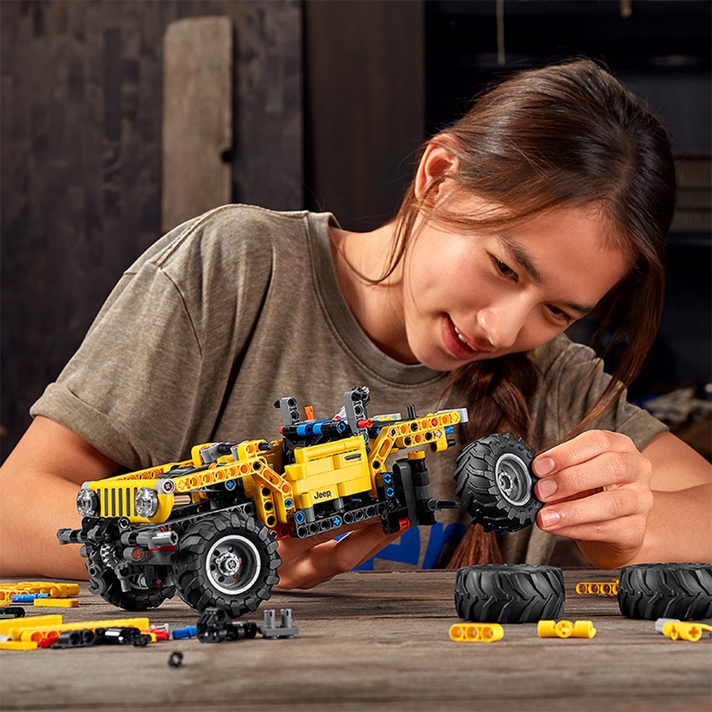 LEGO Technic Xe Địa Hình Jeep Wrangler 42122