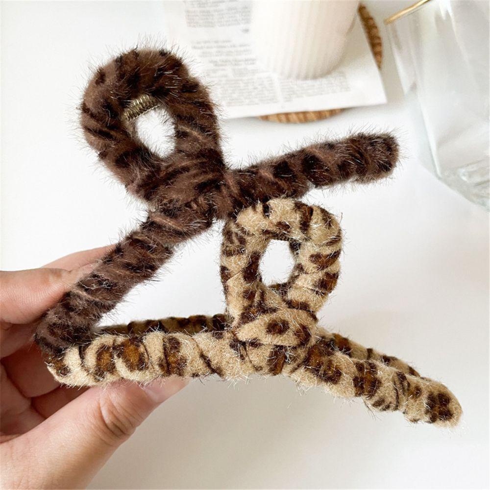 Kẹp Tóc Họa Tiết Da Báo Đính Lông Thời Trang