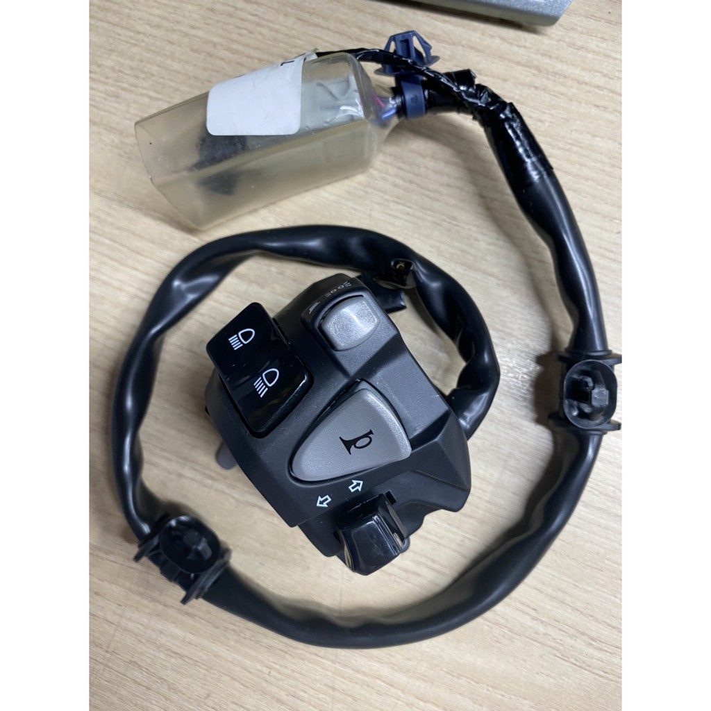 Cùm trái CB650R chính hãng không hazzard gắn Vario, Click, Sonic, Satria, Exciter 150, Sirius