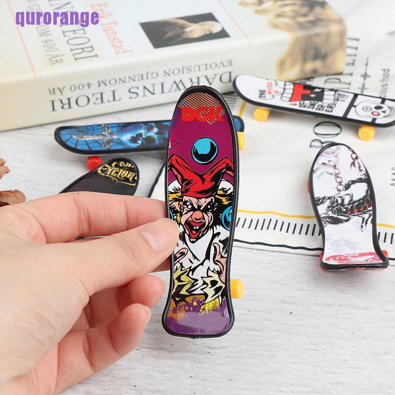 qurorange 5PC Kids Children Mini Finger Board Fingerboard Skate Children Gifts Toy UJS