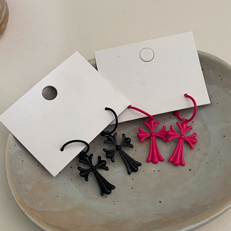 Bông Tai Chữ C Màu Đỏ Hồng Mặt Chữ C Màu Đen