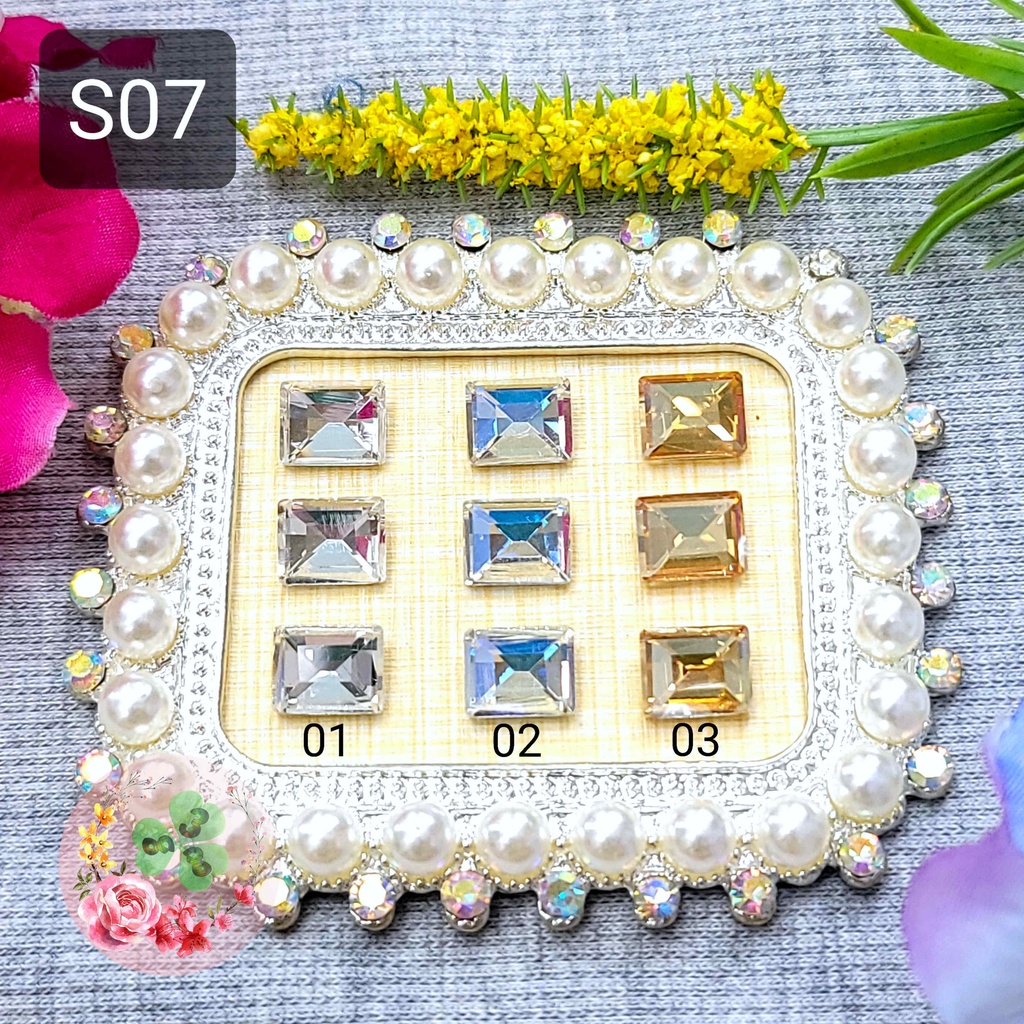 Đá nail - 2 viên - Màu S07. Đá khối chân vàng siêu bắt sáng, đính dán móng.