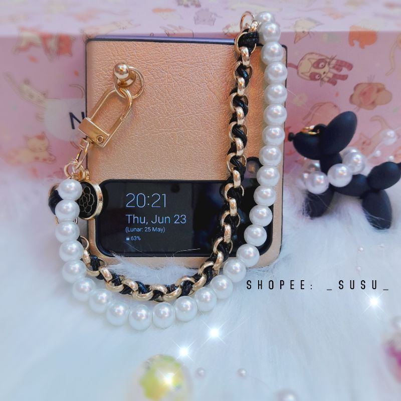 Ốp Samsung Z Flip 3 - ZFlip 3 - ZFlip3 - Flip3 vân da cừu sang trọng kèm dây đeo tag poodle dễ thương