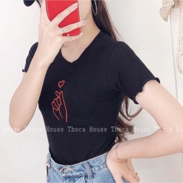 Áo thun croptop cuốn biên thêu bắn tim