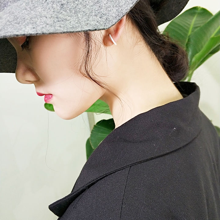 Cặp Khuyên Tai Vòng Tròn Rỗng Thiết Kế Đơn Giản Trẻ Trung Cho Nữ