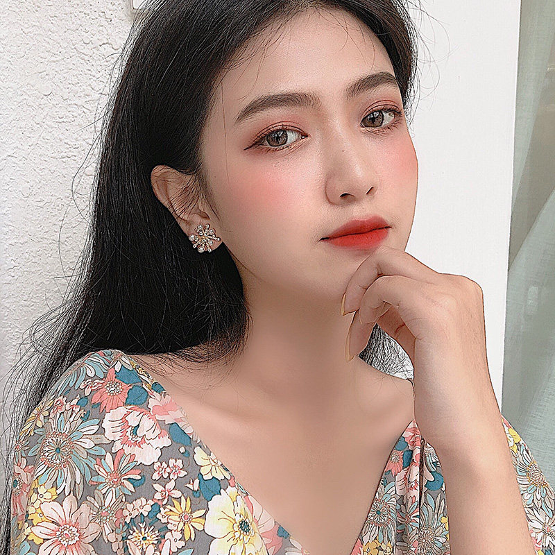 Khuyên tai retro hàn quốc hình hoa gắn ngọc trai và pha lê