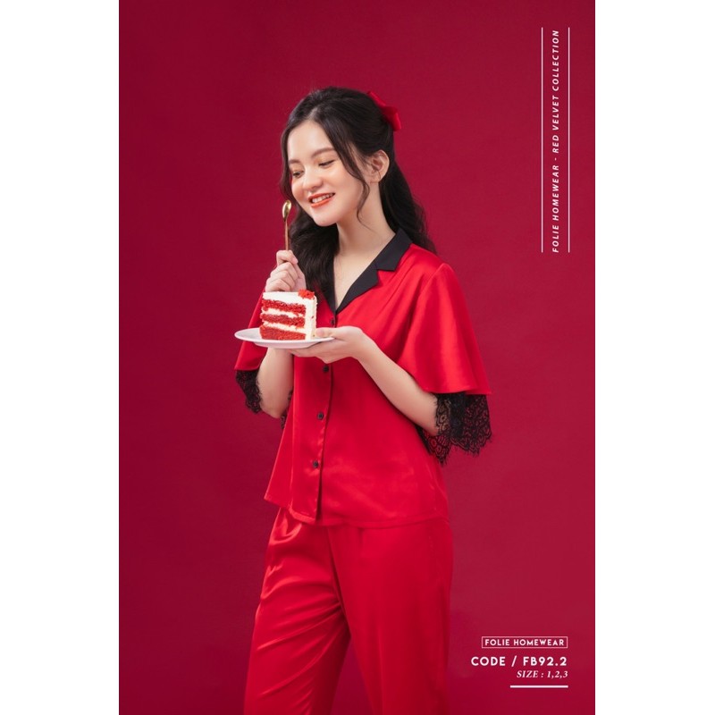 Folie Homewear đồ mặc nhà áo phối ren quần lửng lụa FB92.2