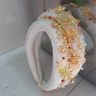 Vấn 2 tầng đính hoa kim loại .