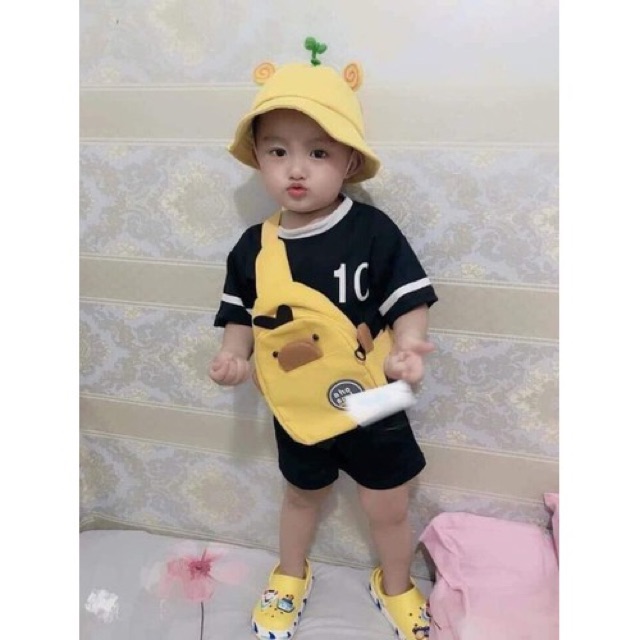 Túi đeo chéo hình vịt màu vàng nam nữ đều đều đẹp, cho mọi lứa tuổi