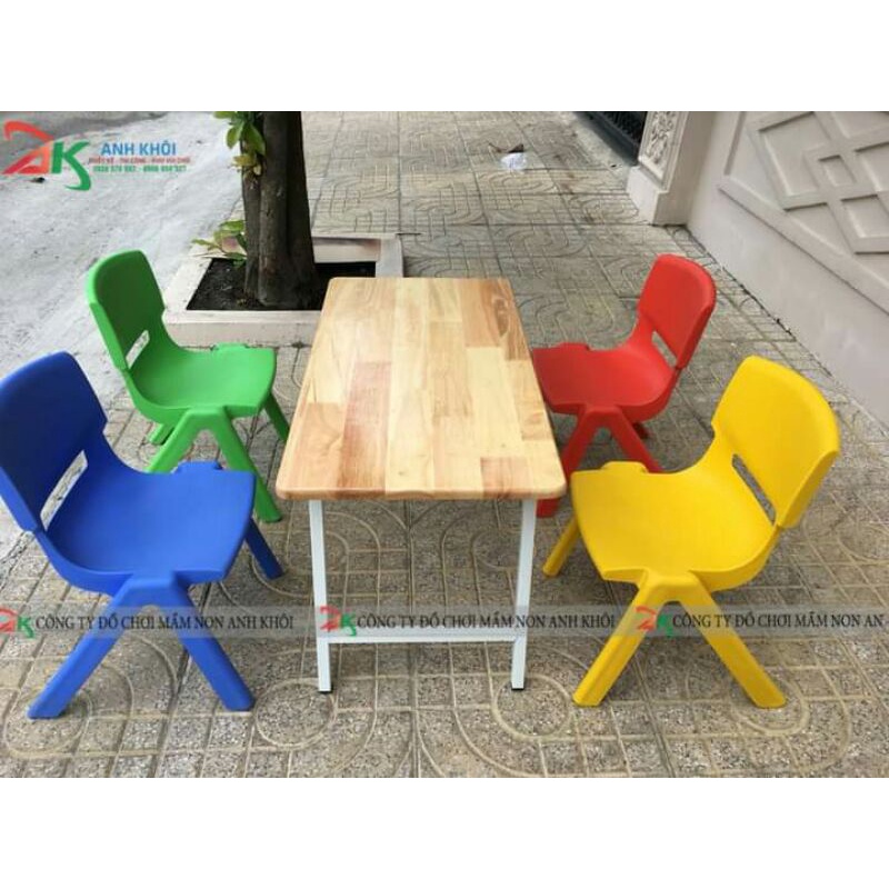 Ghế nhựa đúc 4 màu cho bé giá rẻ cty Anh Khôi, ko đặt chung đơn với bàn chân gấp vì cồng kềnh ko đi dc ạ