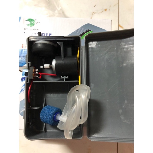 Sục ô xy dùng pin to  Sản phẩm tiện lợi cho các bác đi câu