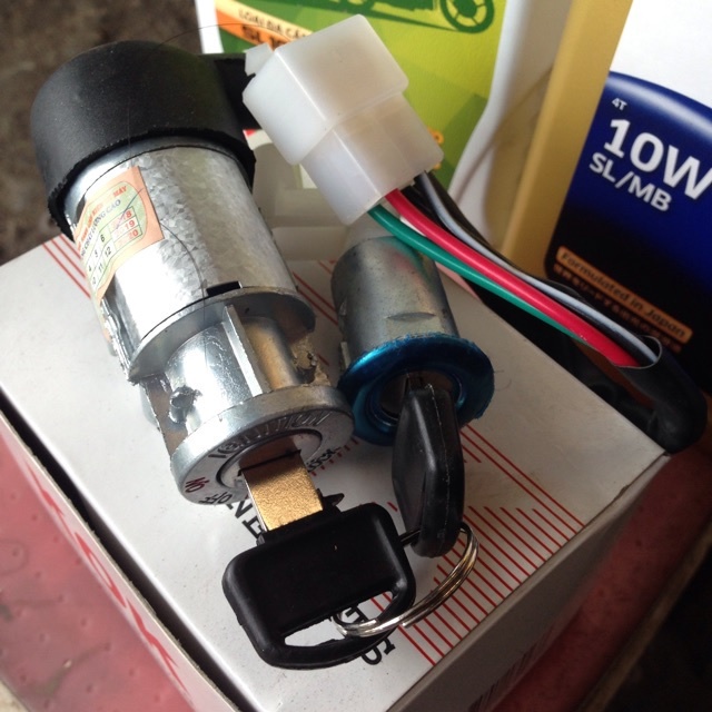 Bộ khóa gắn xe honda DREAM loại xịn ( cả bộ khóa cốp, khóa điện và 2 chìa khóa )