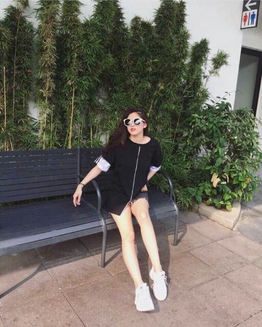 Áo xẻ tà phối màu trắng đen
