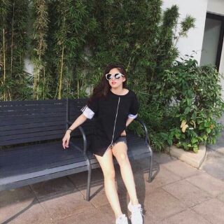 Áo xẻ tà phối màu trắng đen