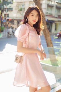 Đầm Hồng Cổ Trụ Xếp GG