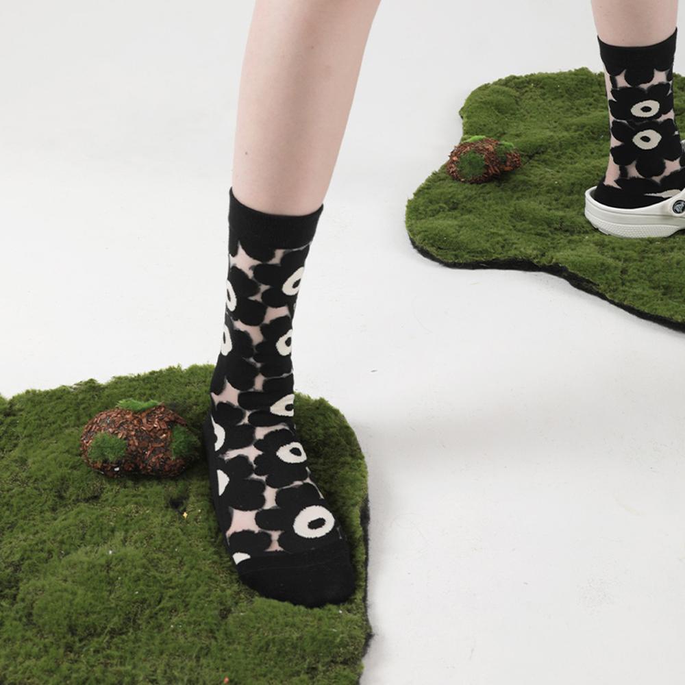 Tất Lưới Thoáng Khí Họa Tiết Hoa Xinh Xắn Cho Mùa Hè Của VANES1