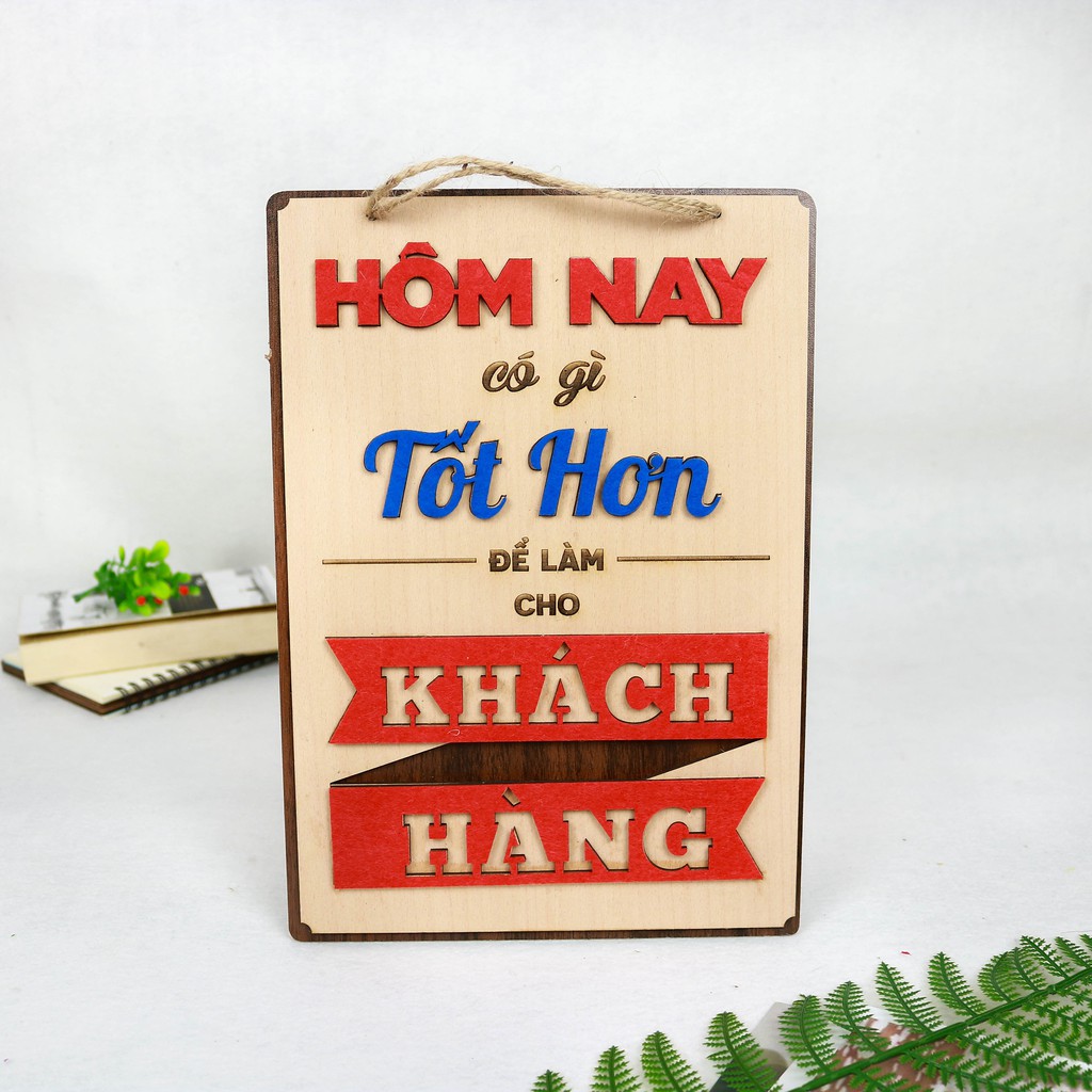 Bảng gỗ trang trí slogan, bảng gỗ tạo động lực in chữ "Làm tốt hơn cho khách hàng" mẫu mới độc đáo