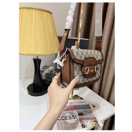 Túi hà hồ đeo chéo cao cấp lót nhung chuẩn xịn Vip kèm ảnh thật.Size 18-25.FULL BOX nguyên seal mã CODE