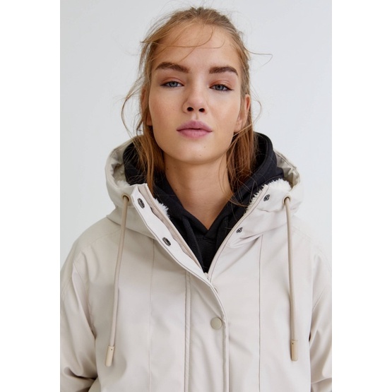 Áo khoác da parka trắng pullbear