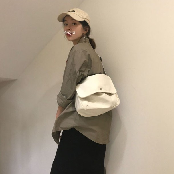 TÚI TOTE ĐEO CHÉO CÓ NẮP UNISEX NAM NỮ - VẢI DỆT CANVAS [ CÓ TÚI CON] MÀU BE - ĐEN - PHONG CÁCH ULZZANG ( TCUL02)