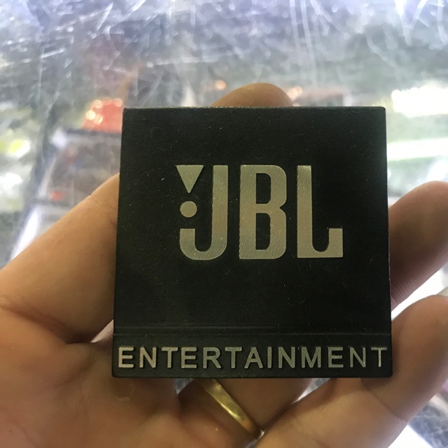 Tem loa JBL