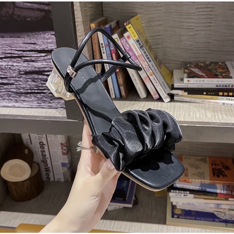 Sandal hottrend 2021 với thiết kế kiểu Pháp