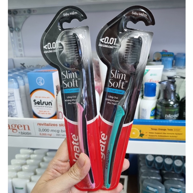 Bàn chải đánh răng COLGATE Slim Soft Charcoal (bàn chải đánh răng lông mềm) 1 cái