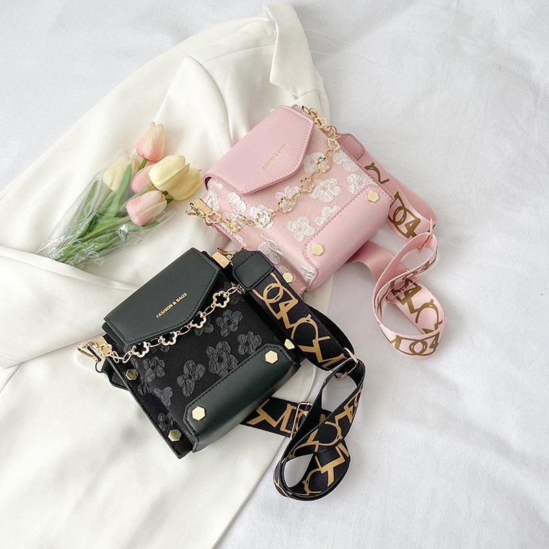 Túi Xách Nữ Đeo Chéo Đính Đinh Tán Thời Trang Hàn