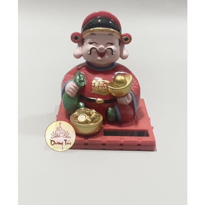 Thần Tài Đế Vuông Nâng Thỏi Vàng Gật Đầu Gọi Khách Năng Lượng Mặt Trời