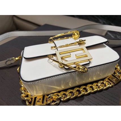 FENDI Túi Thể Thao Đeo Vai Cỡ Lớn Thời Trang Cho Nữ