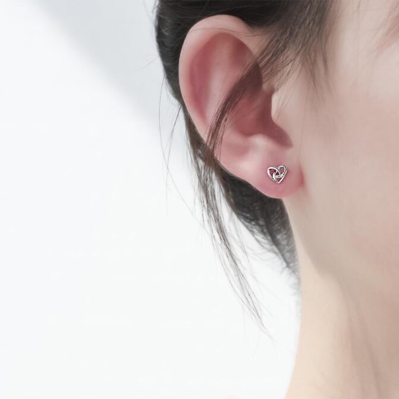Đôi bông tai bạc s925 mặt hình trái tim đơn giản thời trang chống dị ứng