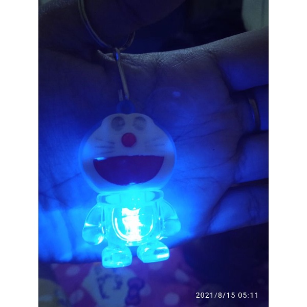 Móc khóa hình Doraemon có đèn LED