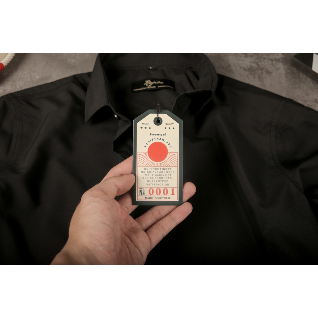 Áo sơ mi nam nữ dài tay Unisex Basic TRƠN Form rộng màu trắng và đen Chất cotton lụa mịn mát OKU