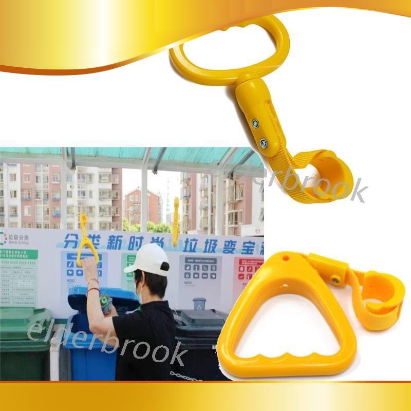 Tay cầm hình tam giác gắn dây gài gắn trên xe buýt tàu điện ngầm tiện dụng