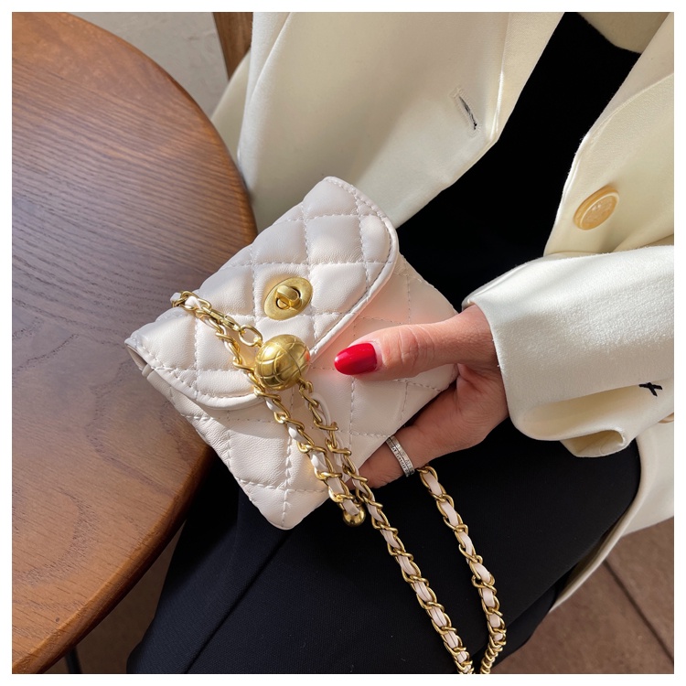 Túi Đeo Chéo Vai Dây Xích Hình Thoi Nhỏ Phong Cách Retro Thời Trang Chất Lượng Cao Mới Dễ Phối Đồ Dành Cho Bạn Nữ