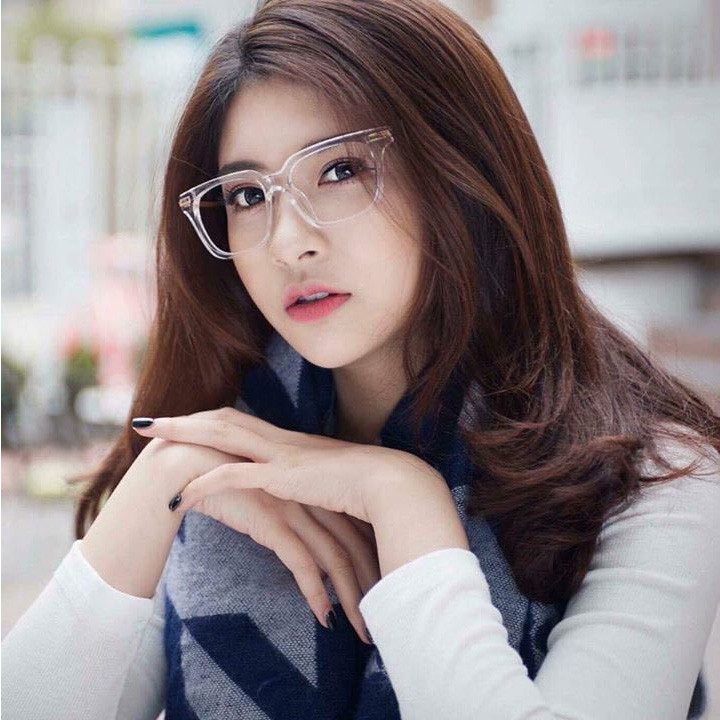 Gọng kính cận trong suốt