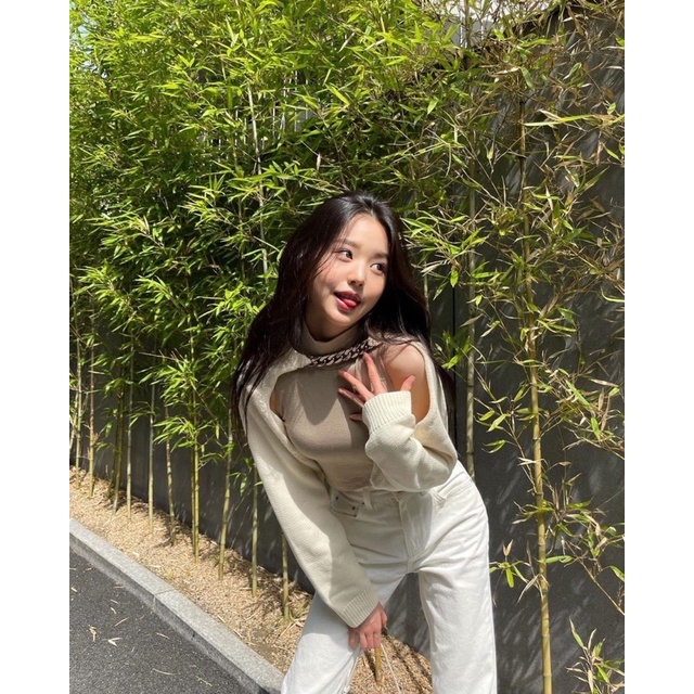 Áo khoác dáng ngắn tay dài Jang Wonyoung