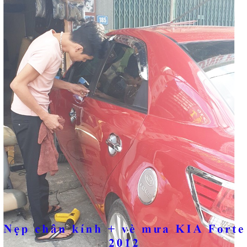 Nẹp viền chân kính Kia Forte 2010-2018