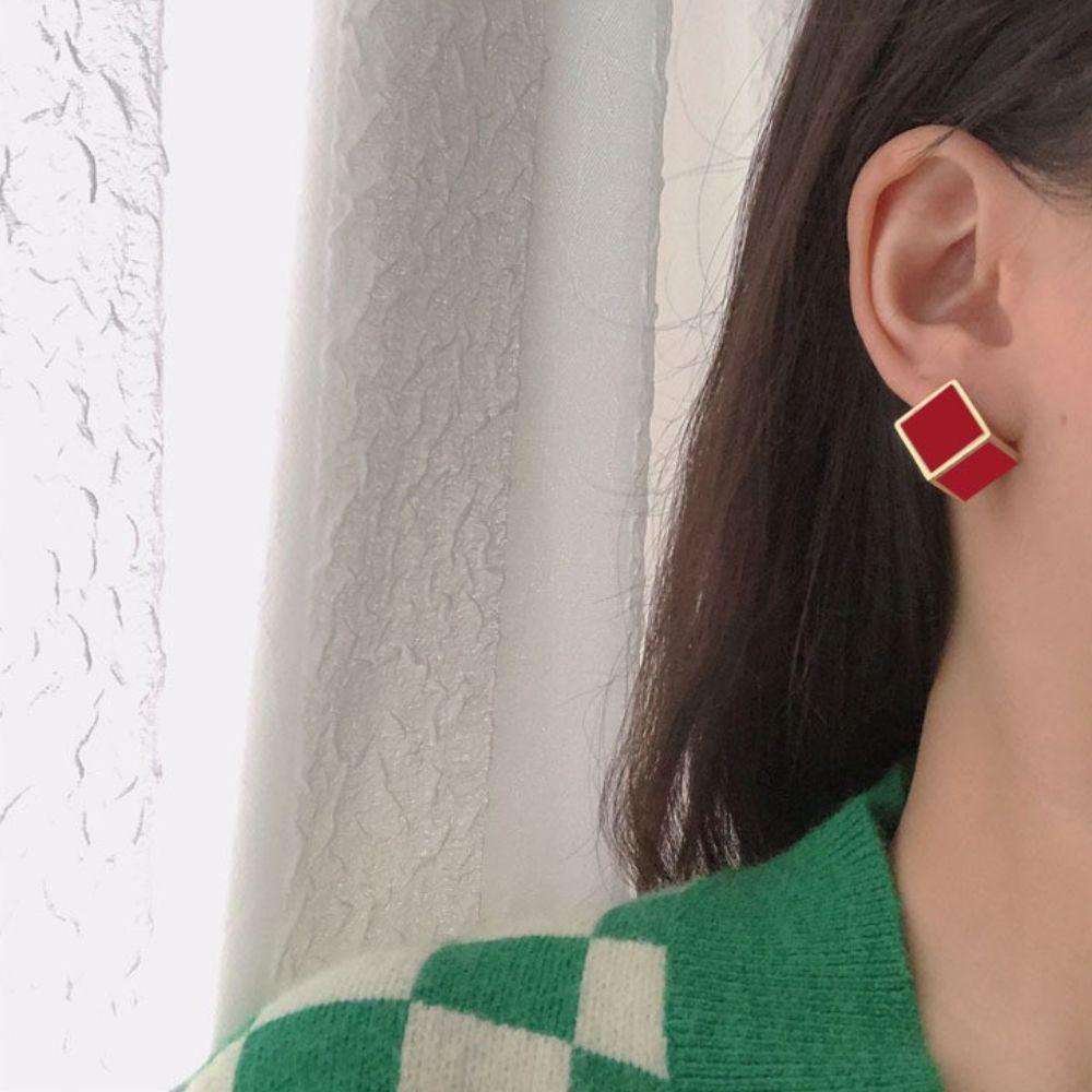 Khuyên Tai Hình Vuông Đơn Giản Dành Cho Nữ