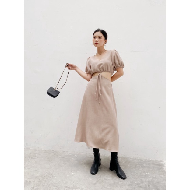 Đầm kiểu midi cut out phần eo dây thắt vòng eo thời trang GAGO màu nâu đất GG3789