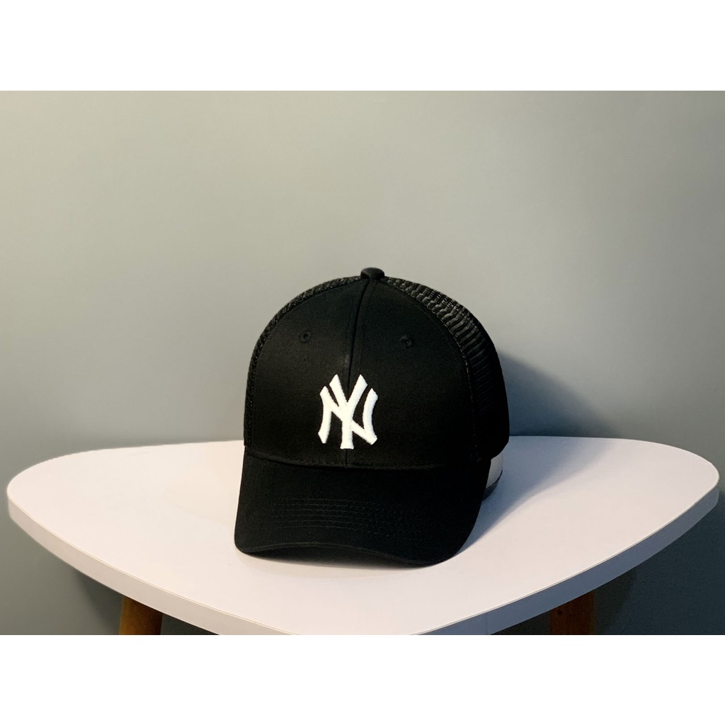 Mũ lưỡi trai đen lưới MLB thêu chữ NY trắng Hàn Quốc, nón kết lưới hàng xuất dư cao cấp phong cách thể thao Hàn Quốc.