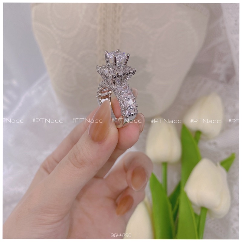 Nhẫn xi bạch kim đế vuông, nhẫn nữ hột cao đính đá paguet .PTNACC.