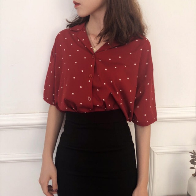 áo sơ mi chấm bi đỏ tay lỡ