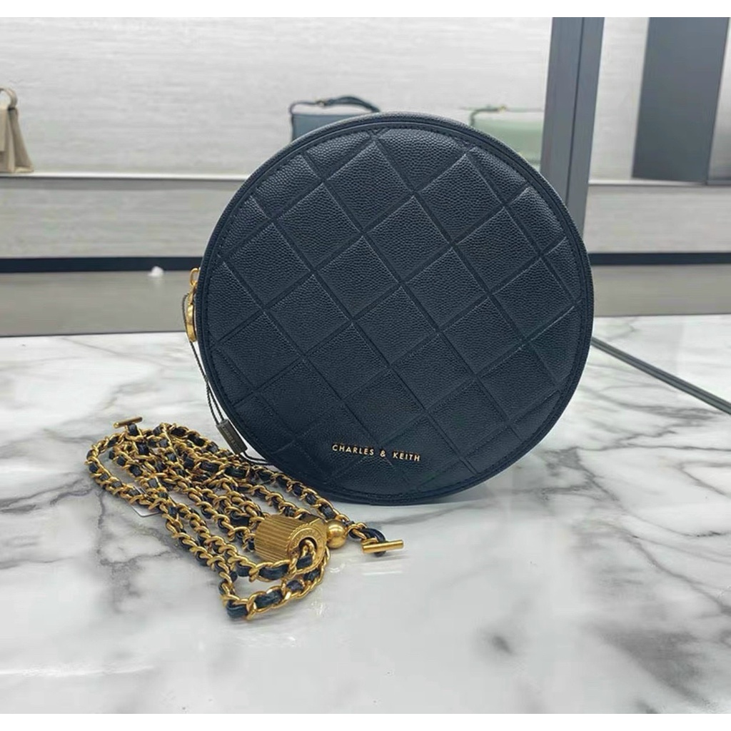 Túi ví tròn Quilted Circle Bag Cluch Túi Charles & Keith đeo vai nữ thiết kế sang trọng tinh tế phiên bản mới nhất 2021