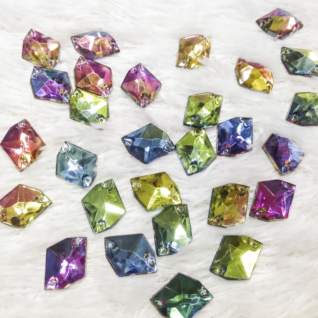 Hạt đá acrylic kết áo tráng gương ánh 7 màu đính áo hình thoi nhiều giác lấp lánh size 2cm