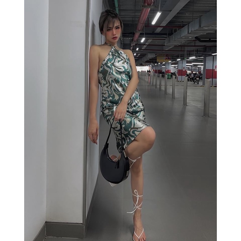 Sale Đầm cổ yếm xanh hoạ tiết vân đá trắng lưng trần sang chảnh, BUY. NOW