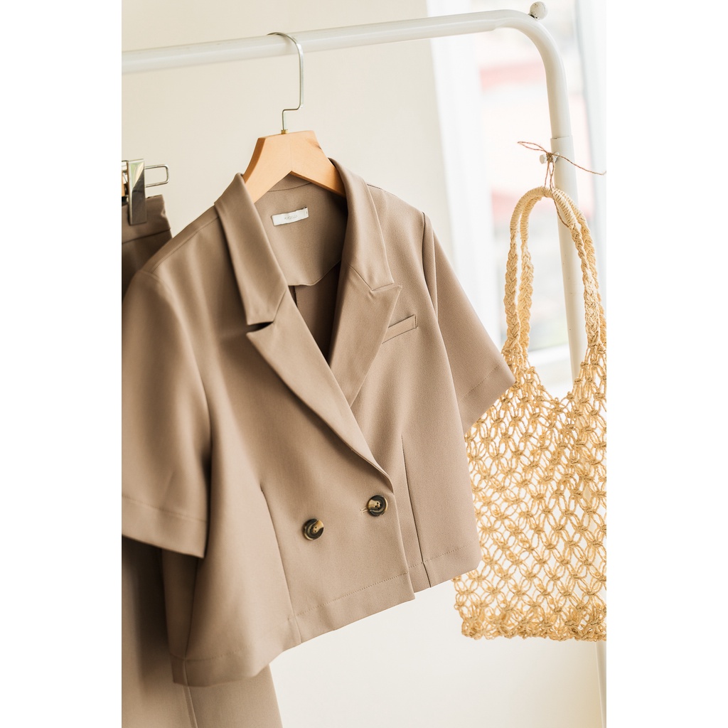 Set áo blazer dáng ngắn và chân váy màu nâu MADELEN (có rời set ) | BigBuy360 - bigbuy360.vn