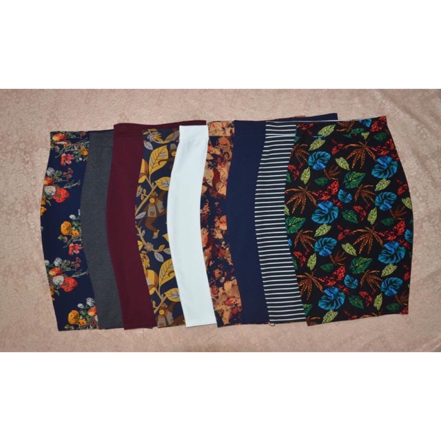 Chân váy bút chì họa tiết