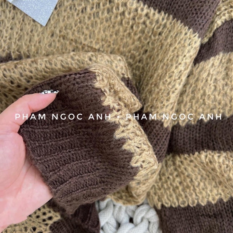 ÁO LEN MỀM CỔ TIM KẺ NÂU CỰC TÂY HÀNG QCCC