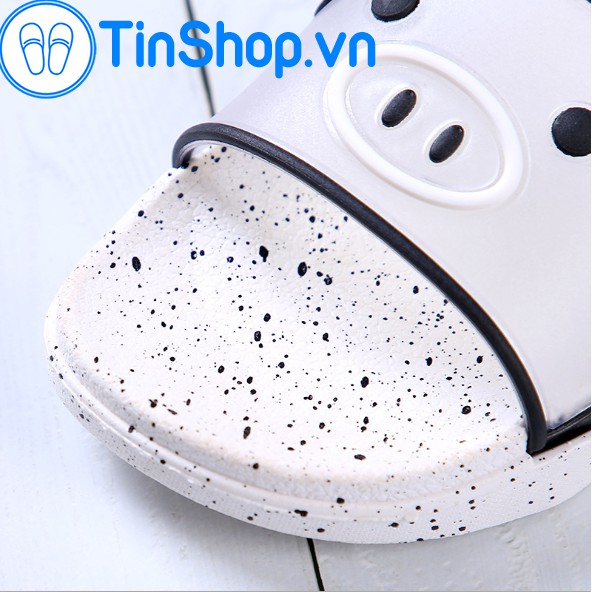 Dép heo đi trong nhà